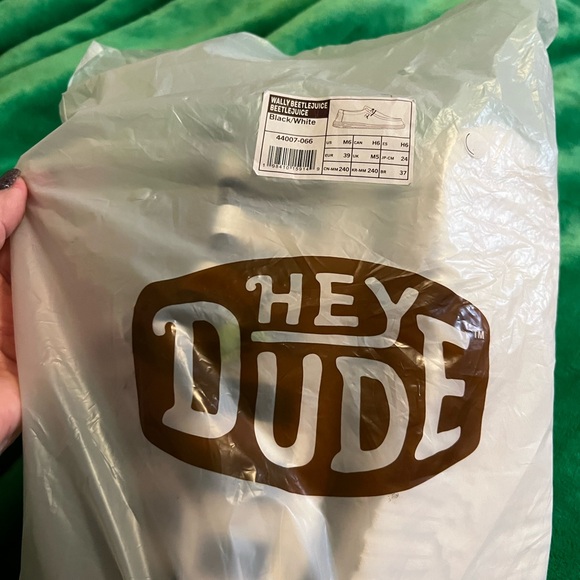 Limited edition Hey Dudes BEETLEJUICE new in original packaging with tags - Picture 2 of 5